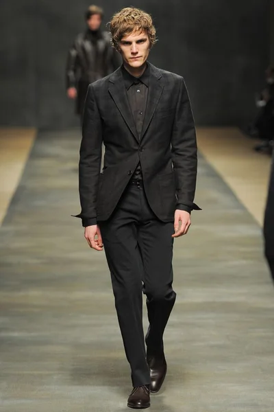Look 12